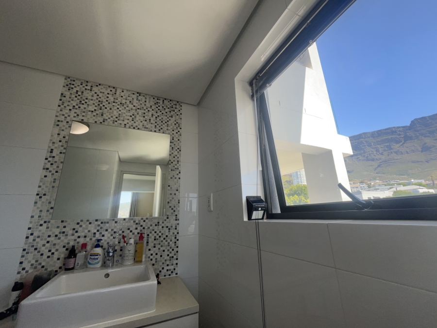 2 Bedroom Property for Sale in Vredehoek Western Cape